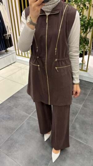Fermuar Detaylı Yelekli Takım Kahverengi